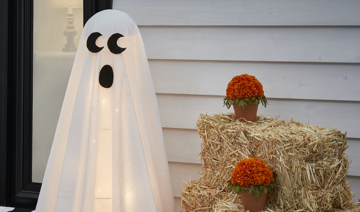 Trend Alert Tomato Cage Ghost to Spook Your Space