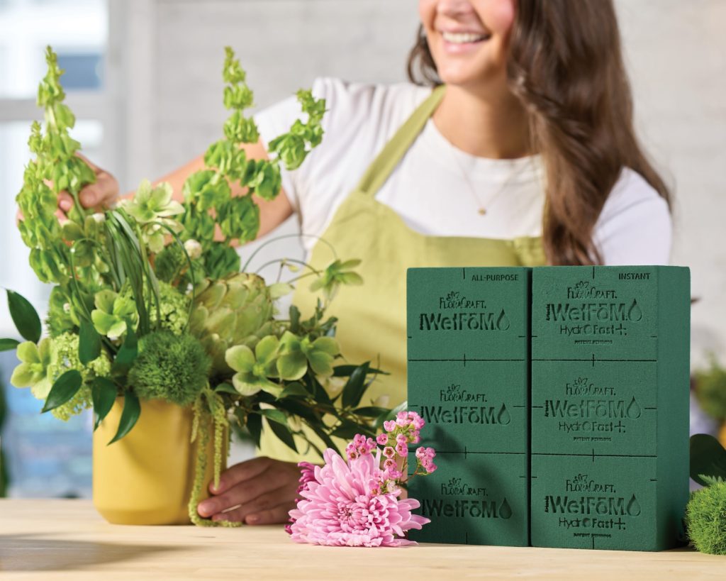 Floral designer arranges flowers using Artesia WetFōM